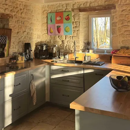 Hébergement de vacances Maison De Charme à Deux Pas Des Plages Historiques *